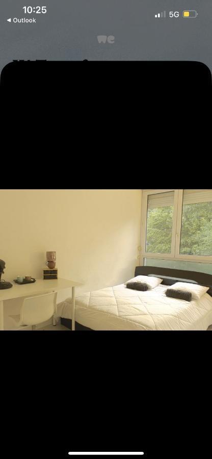 Se: 13A Rue Des Touleuses Pourpre Bed and Breakfast Cergy Exteriör bild
