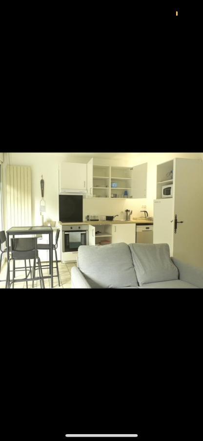Se: 13A Rue Des Touleuses Pourpre Bed and Breakfast Cergy Exteriör bild